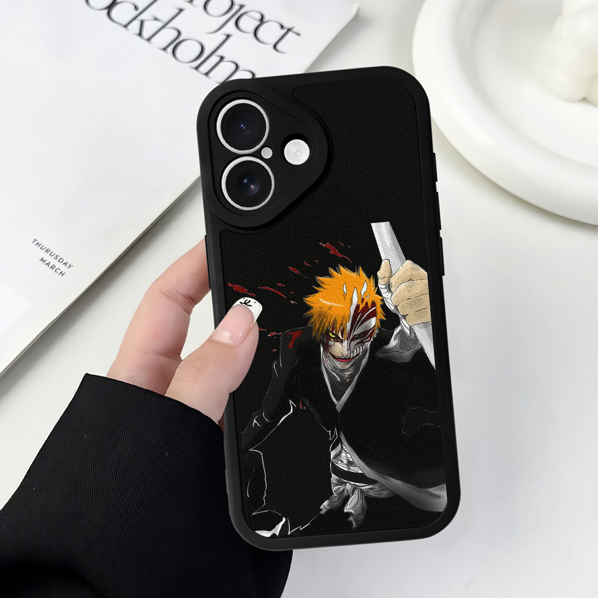 （画像用） ブリーチ 黒崎一護（くろさき いちご）BLEACH Kurosaki Ichigo 【iPhone 16シリーズ対応】シリコンスマホケース（レザー調） 材質：シリコン
